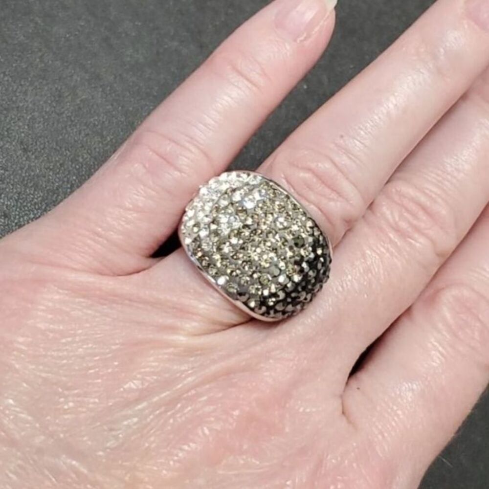Silver tone ring with gradient rhinestones size 7